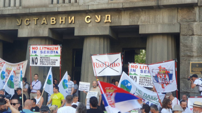 Završen protest ispred Ustavnog suda: Uspostavljen saobraćaj u Bulevaru kralja Aleksandra
