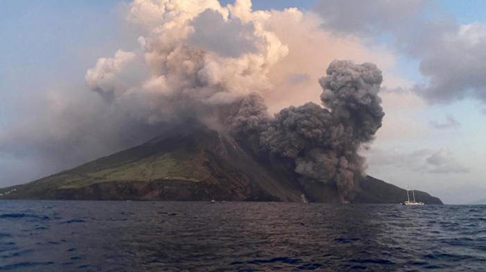 Nastavlja se vulkanska aktivnost u oblasti Sicilije: Posle Etne, proradio vulkan Stromboli u Tirenskom moru