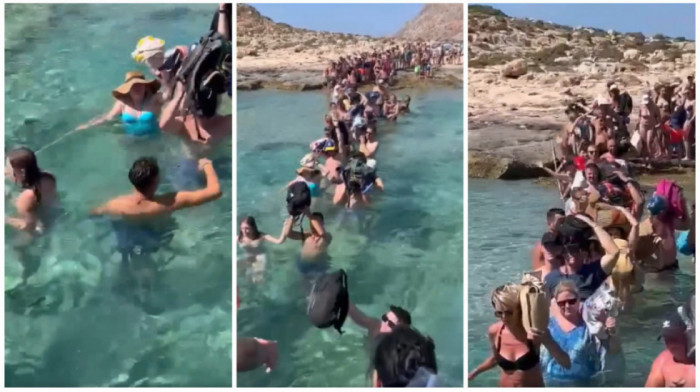 Neverovatni prizori na Kritu: Turisti moraju kroz vodu do grla da bi došli do plaže