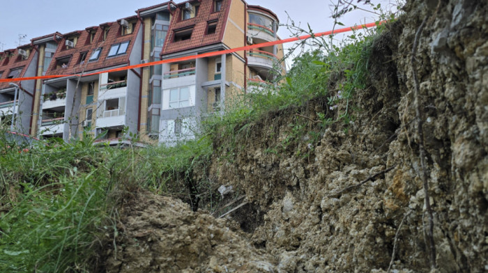 Odron na Voždovcu, krater nedaleko od gradilišta