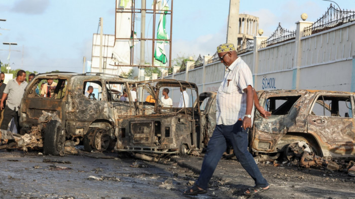 U eksploziji automobila-bombe u Mogadišu poginulo petoro ljudi, 20 povređeno