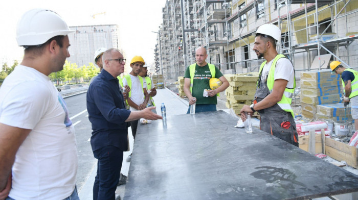 Vesić: Nastaviću da obilazim gradilišta da proverim kako su radnici zaštićeni od vrućine