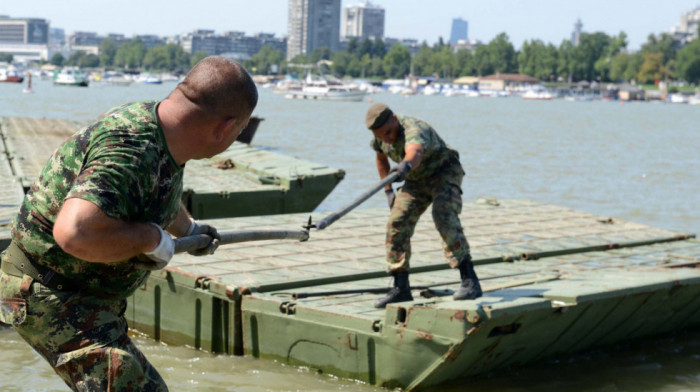 Vojska postavila pontonski most od Zemunskog keja do Velikog ratnog ostrva: Omogućen nesmetan pristup plaži Lido