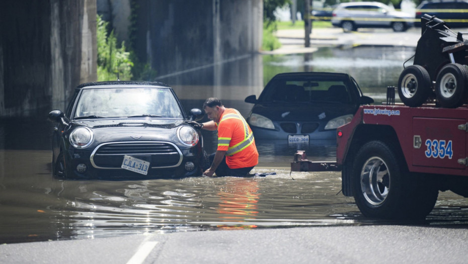 Rekordne padavine izazvale poplave u Torontu: Najmanje 14 osoba spaseno, 167.000 domaćinstava bez struje