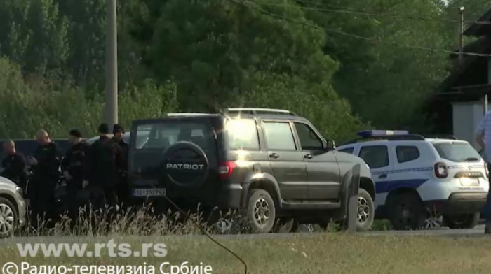 U pucnjavi u Loznici ubijen granični policajac, drugi ranjen, traje potraga za napadačem