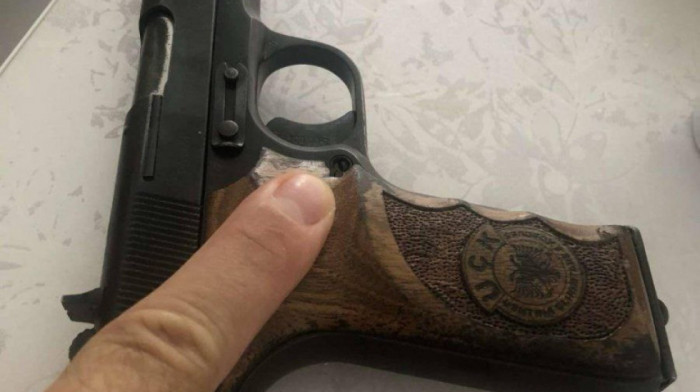 Pištolj sa simbolom OVK pronađen pored tela Fatona Hajrizija