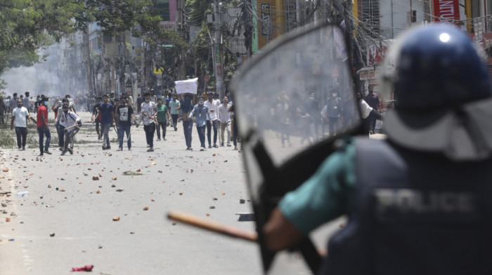 Bangladeš uvodi policijski čas i raspoređuje vojsku zbog studentskih protesta