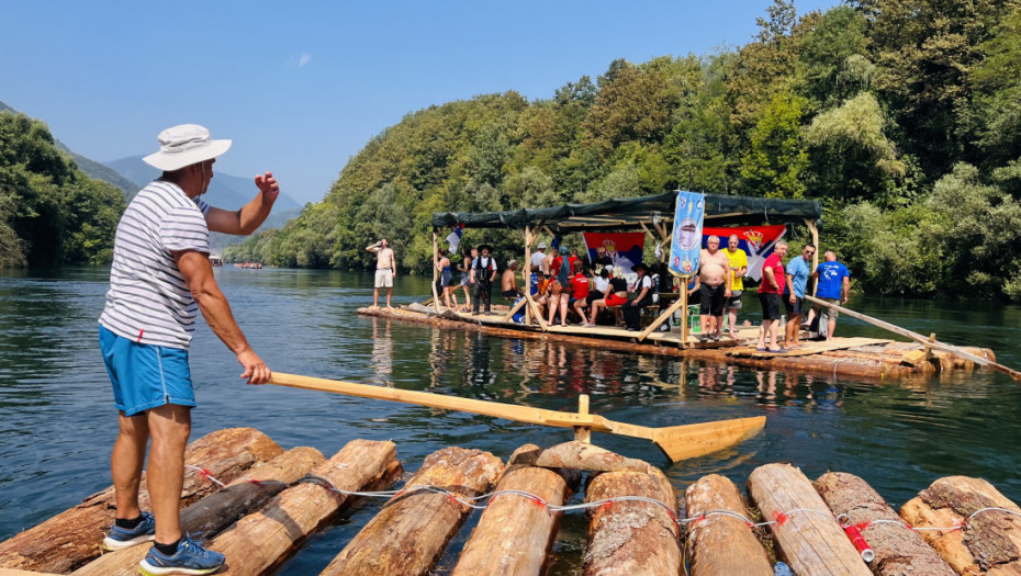 Počela 30. Drinska regata u Bajinoj Bašti: Na vodi više od 2.000 plovila, očekuje se više od 20.000 ljudi