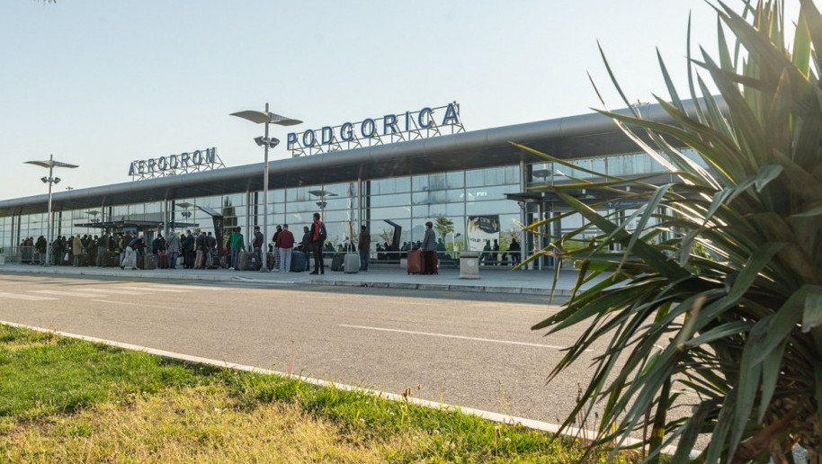 Drama na aerodromu u Podgorici: Putniku koji je doputovao iz Istanbula stalo srce, medicinska sestra ga oživela