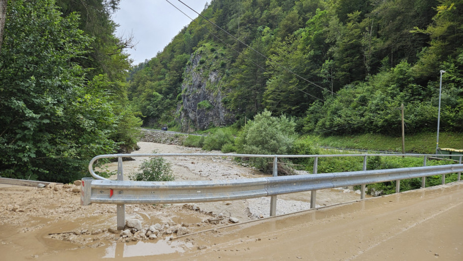 Izlila se reka Soča u Sloveniji: Evakuisano 30 osoba, vatrogasci pumpaju vodu iz podruma