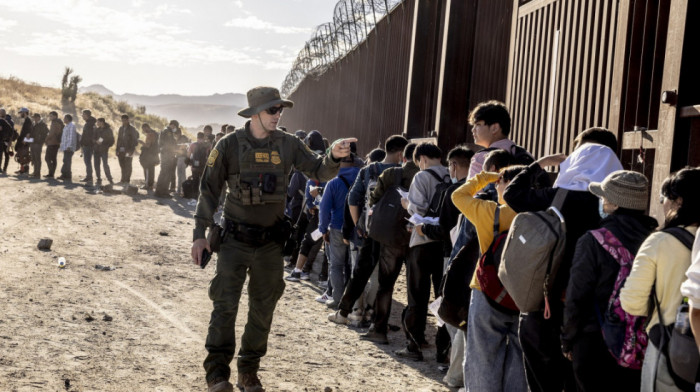 Na stotine migranata krenulo ka granici Meksika i SAD kako bi je prešli pre izbora