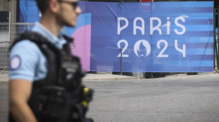 Blokiran deo Pariza između stadiona "Park prinčeva" i Rolan Garosa zbog sumnjive torbe