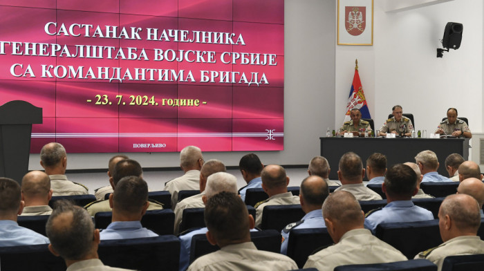 Mojsilović se sastao sa komandantima jedinica, razgovarali o prioritetima u izgradnji sposobnosti Vojske Srbije