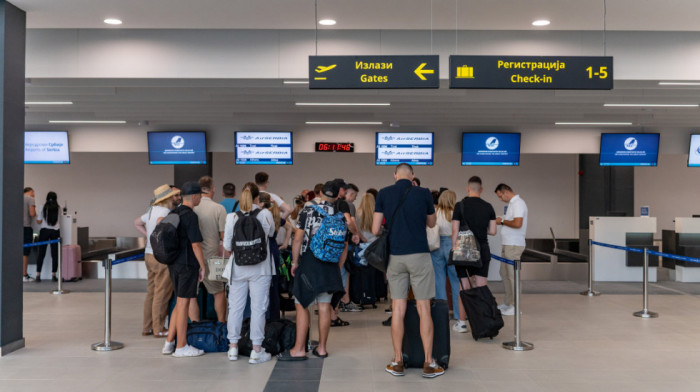 Prvi let za Atinu sa novog terminala na niškom aerodromu, Vesić: U rekonstrukciju uloženo skoro 33 miliona evra