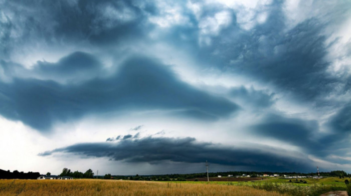 Olujni ćelijski oblak stiže na Balkan: Meteorolozi najavljuju enormne količine kiše širom Evrope i "milenijski potop"