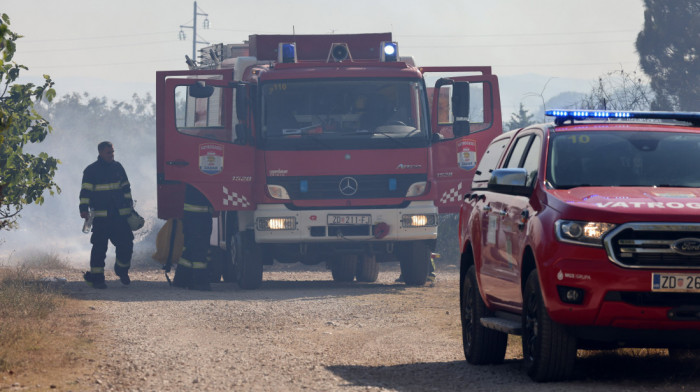 Hrvatski vatrogasci se bore s požarima u Šibensko-kninskoj i Splitsko-dalmatinskoj županiji