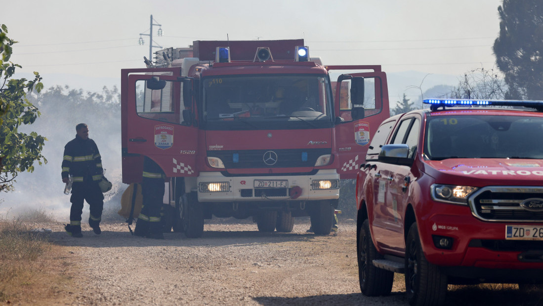 Hrvatski vatrogasci se bore s požarima u Šibensko-kninskoj i Splitsko-dalmatinskoj županiji