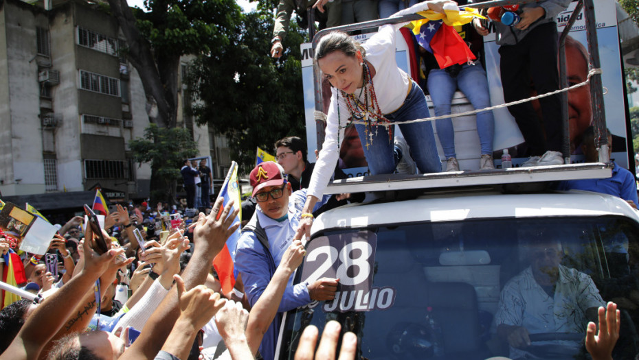 Vođa opozicije u Venecueli ponovo u javnosti posle "skrivanja": Pridružila se protestima u Karakasu