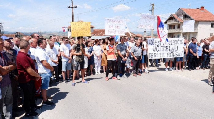 Srbi na Kosovu i Metohiji protestovali zbog hapšenja pet osoba po optužbi za ratne zločine