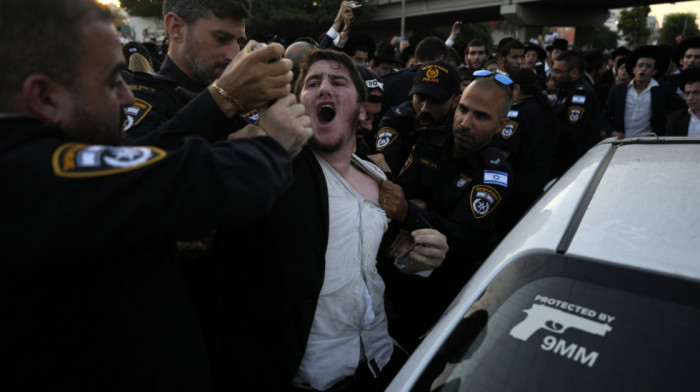 Sukob ultraortodoksnih Jevreja i policije u Tel Avivu zbog regrutacije: Demonstranti upali u vojnu bazu (VIDEO)