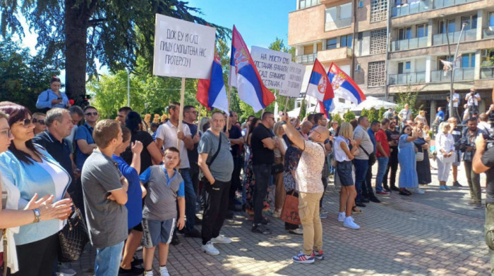 Protest Srba na severu Kosova i Metohije: Okupljeni protiv "otvaranja" mosta na Ibru