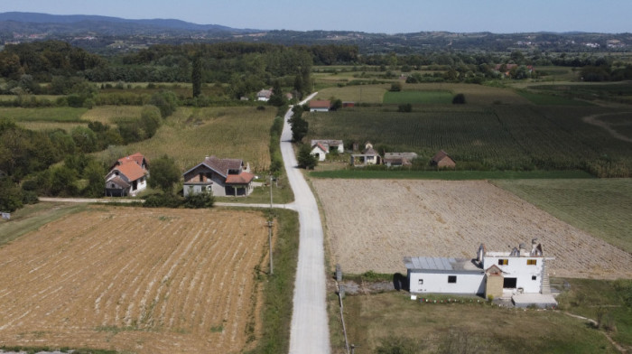 Poslanici opozicije obišli bušotine u Gornjim Nedeljicama