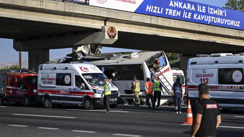 Autobus udario u stub nadvožnjaka u Turskoj, poginulo devet osoba, 26 povređeno