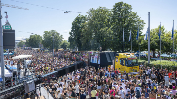 Skoro milion ljudi na ulicama Ciriha: Nije protest, nego tehno-zabava (FOTO)