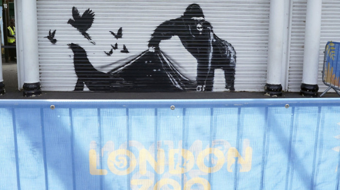 Londonski zoološki vrt uklonio Benksijev mural sa gorilom kako bi ga sačuvao od posetilaca