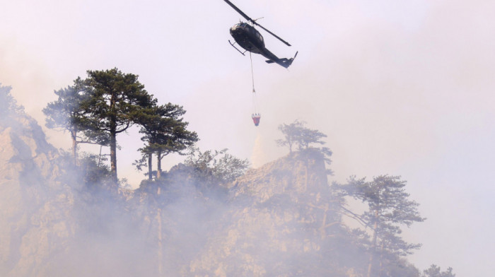 Požar u Nacionalnom parku Sutjeska pod kontrolom zahvaljujući helikopterima iz Srbije, četiri letelice prelaze u Bileću