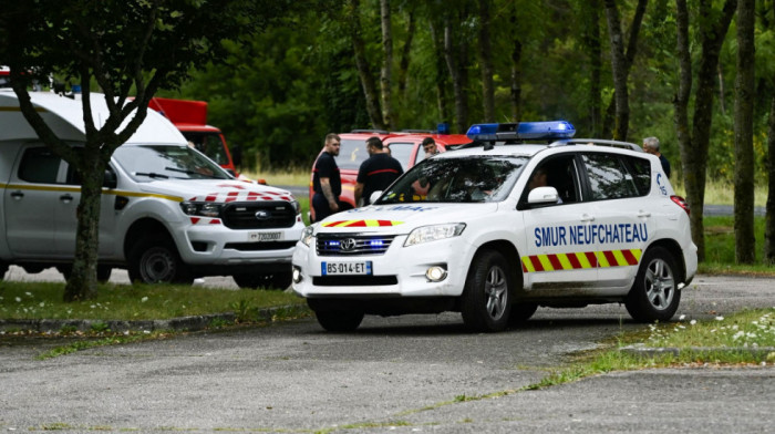 Pilot i jedan putnik nestali nakon pada dva borbena aviona  na istoku Francuske, letelice se srušile u reku Lorenu