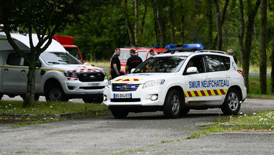 Pilot i jedan putnik nestali nakon pada dva borbena aviona  na istoku Francuske, letelice se srušile u reku Lorenu