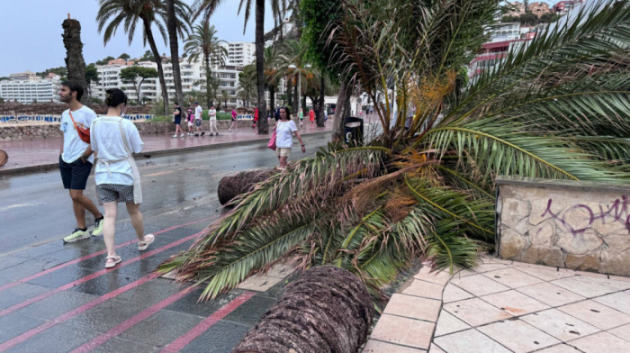 Jako nevreme pogodilo Balearska ostrva: Naređena evakuacija, otkazani brojni letovi (VIDEO)