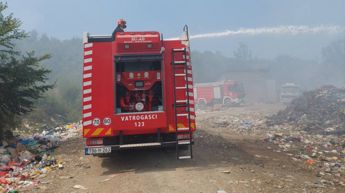 Alarmantna situacija na severoistoku BiH: Požar na planini Konjuh približio se hotelu