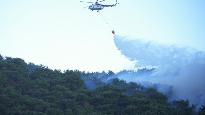 Vučković: Izuzetna pomoć helikoptera RS i Srbije na gašenju požara na području Gacka