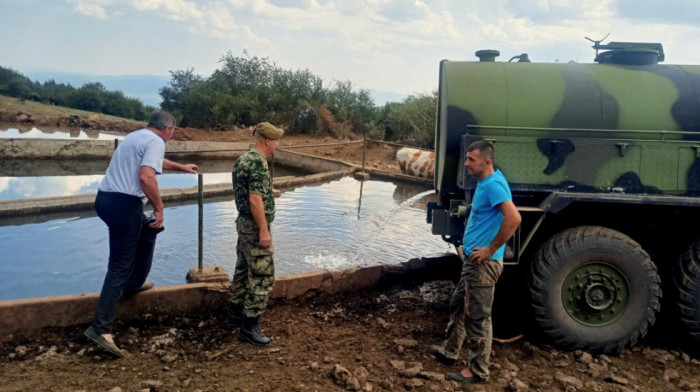 Vojska Srbije angažuje dodatne kapacitete za pomoć u vodosnabdevanju sela oko Topole i Pirota