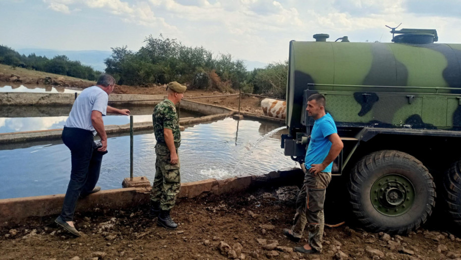 Vojska Srbije angažuje dodatne kapacitete za pomoć u vodosnabdevanju sela oko Topole i Pirota