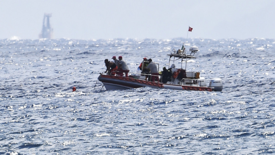 Brodolom kod Tunisa: Spasioci tragaju za 40 migranata, pronađeno šest tela