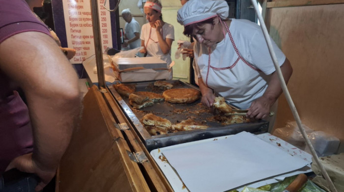 Otvorena "Buregdžijada" u Nišu: Posetioci će moći da probaju burek sa slaninom, kulenom, čvarcima, picom, ali i slatki