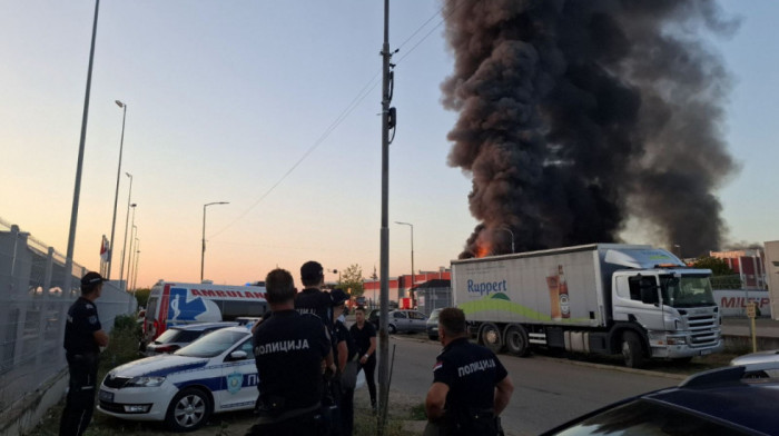 Novi detalji o velikom požaru u Leskovcu: Vatra u fabrici boja i lakova zahvatila površinu od 4.000 kvadrata (VIDEO)