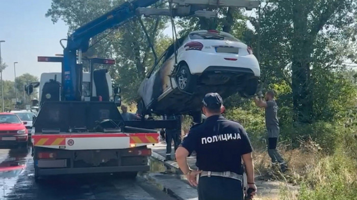 Udes na Pančevačkom putu: Pet osoba povređeno, vozila se zapalila