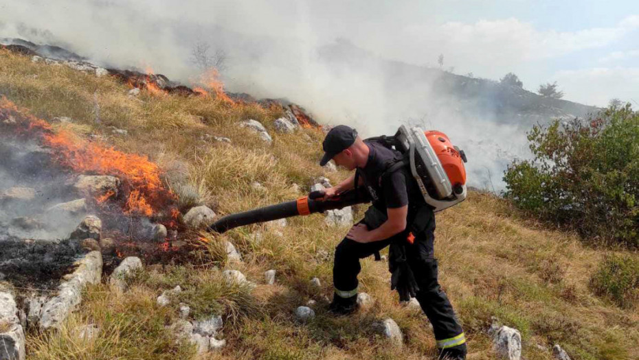 Nešto bolja situacija na požarištu kod Ljubinja, ali i dalje teška: Put prema Stocu ponovo je prohodan