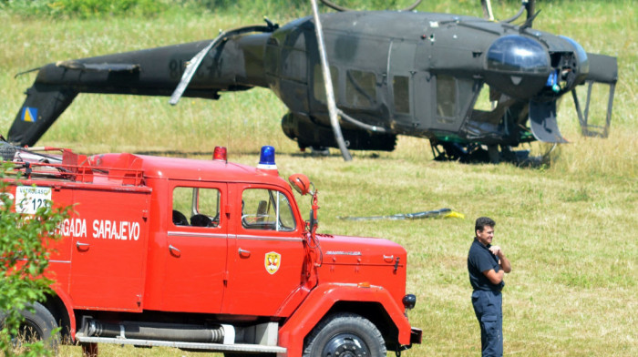 Srušio se helikopter Oružanih snaga BiH u Jablaničko jezero tokom vežbe, povređen jedan član posade