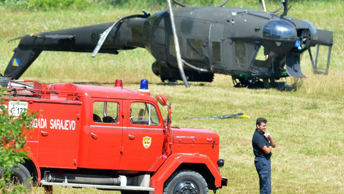 Srušio se helikopter Oružanih snaga BiH u Jablaničko jezero tokom vežbe, povređen jedan član posade