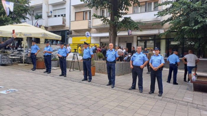 Ministri iz Prištine nenajavljeno otvorili kosovsku poštu u severnom delu Kosovske Mitrovice, organizovan protest Srba