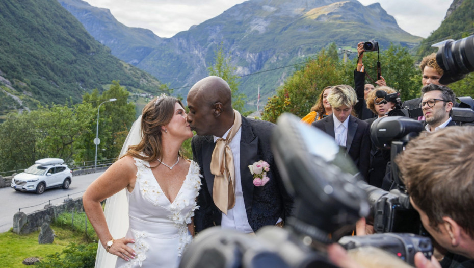 Ljubav po cenu titule: Održano venčanje norveške princeze Marte Luiz i američkog šamana Dureka Vereta ( FOTO)