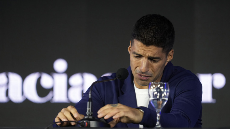 Luis Suarez plakao na konferenciji i najavio kraj reprezentativne karijere