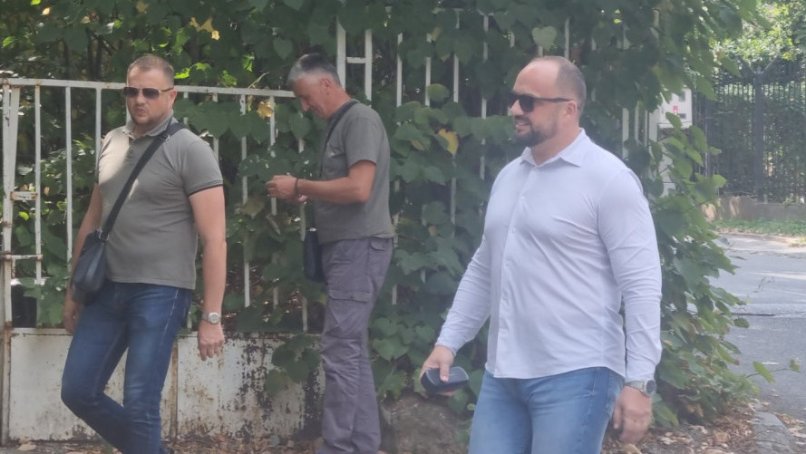 Direktor PIO fonda za Kosovsku Mitrovicu stigao na saslušanje u policijsku stanicu