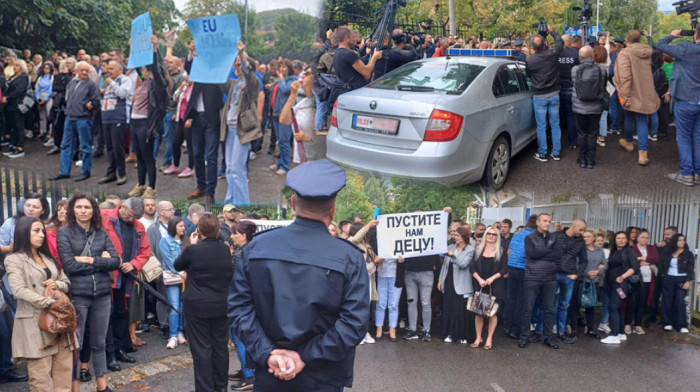 Protest Srba sa severa KiM zbog hapšenja četvorice mladića: Policijski auto pokušao da prođe kroz masu, umalo incident