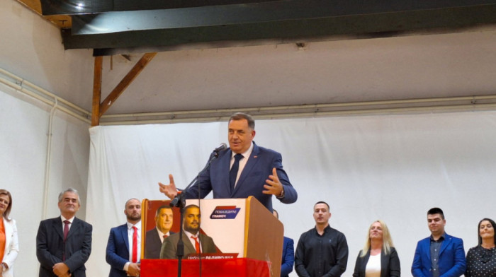 Dodik u Glamoču: Važno je da deca u Federaciji izučavaju maternji srpski jezik